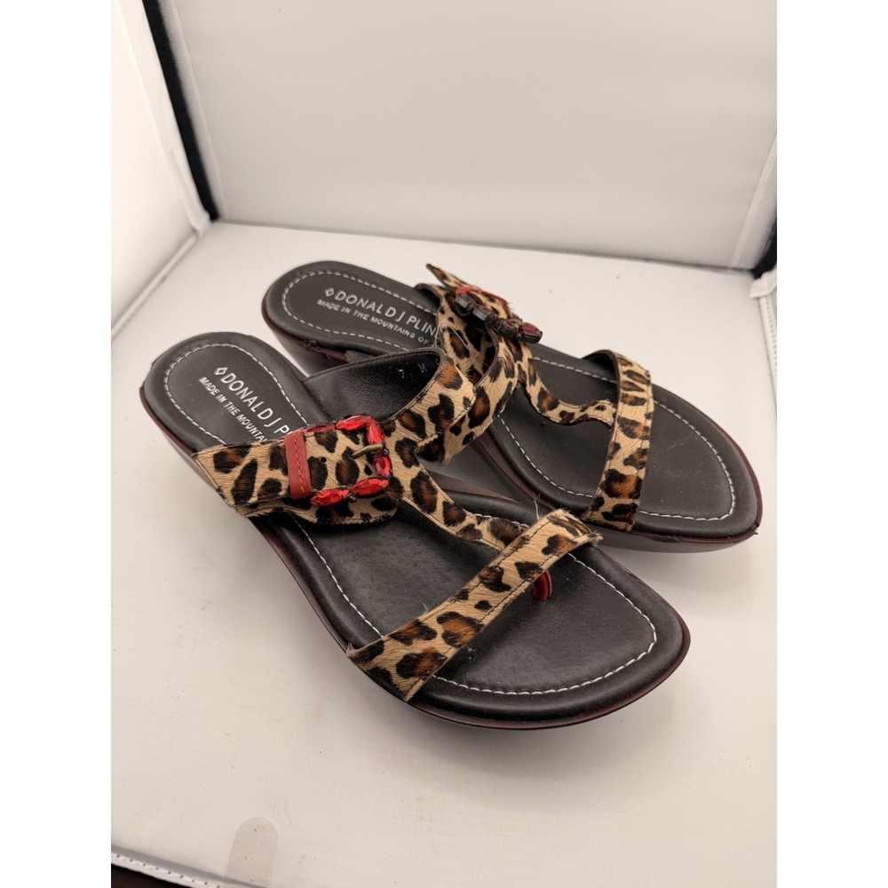 Donald J Pliner Italian leopard fur and ruby buckle Slides Camia Size 7 Sandals